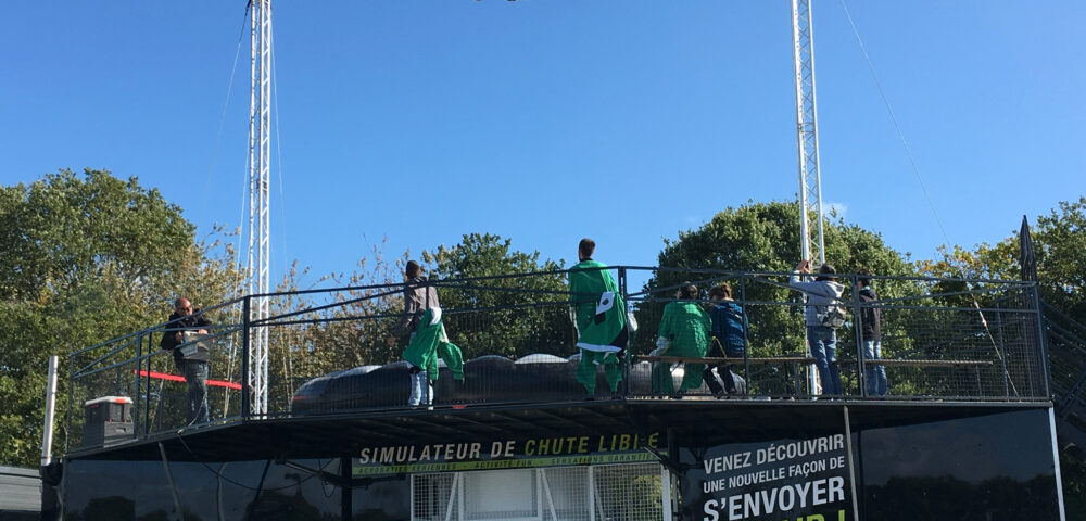 Simulateur de chute libre mobile en plein air